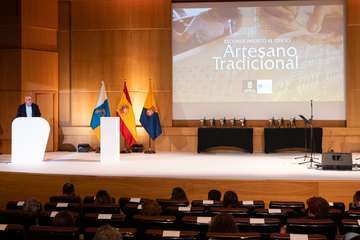 Homenaje del Cabildo a las caladoras grancanarias/TA.